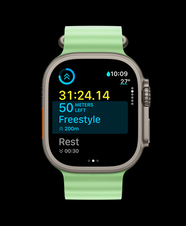 Apple Watch Ultra 3, натурален цвят, титанов корпус, приложение Тренировка, персонализирана карта за тренировки, изглед Следващи, Ocean Band в неоново зелено
