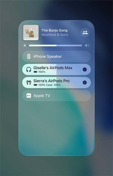 iPhone redzams AirPlay ekrāns, kurā parādīts, kā ērti palaist audio divos AirPods pāros