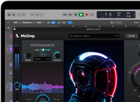 Conținut pe ecran care demonstrează software-ul MicDrop, folosind funcții de inteligență artificială pentru a edita o înregistrare vocală pe un MacBook Pro