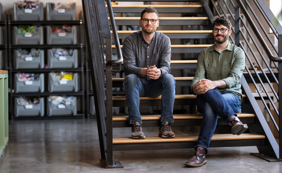 Les cofondateurs Noah Lee et Dane Jensen ont à cœur de faire évoluer l’industrie textile.